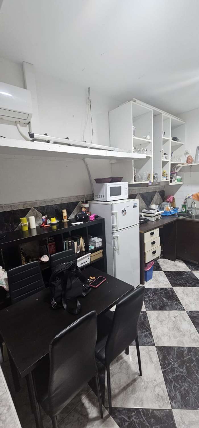 Appartement et locaux à vendre