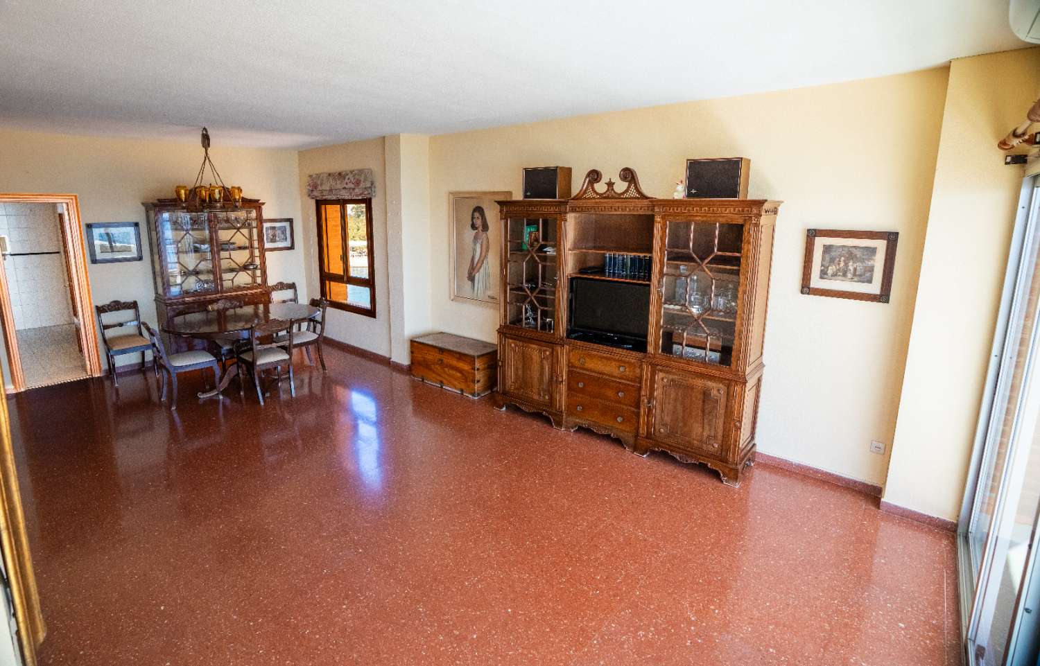 Apartment with garage for sale